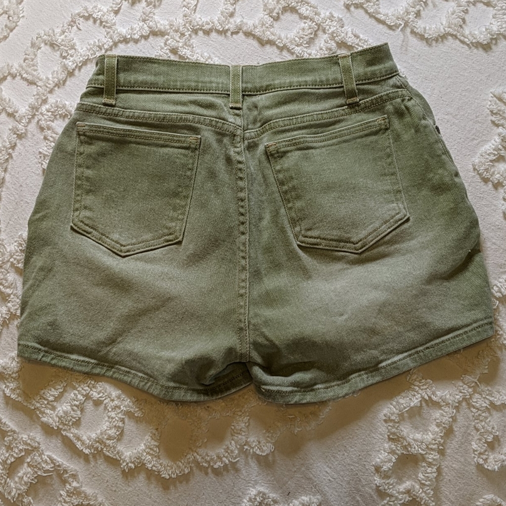 Shorts - Picture 3 of 6